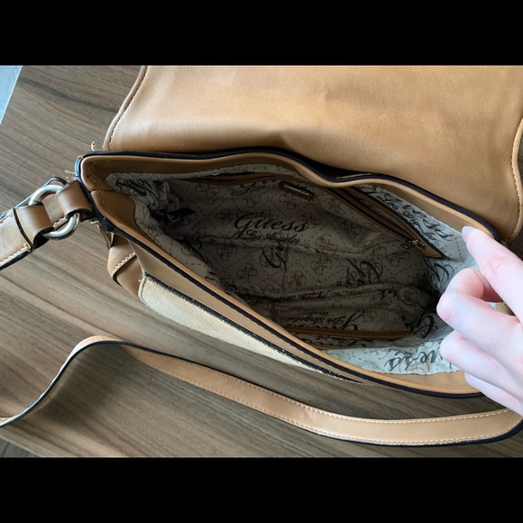 Guess saddle bag crossbody purse - Picture 5 of 7